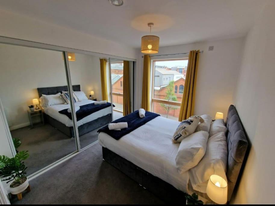 Modern Apartment, Sleeps 6, Belfast City Centre Exteriör bild