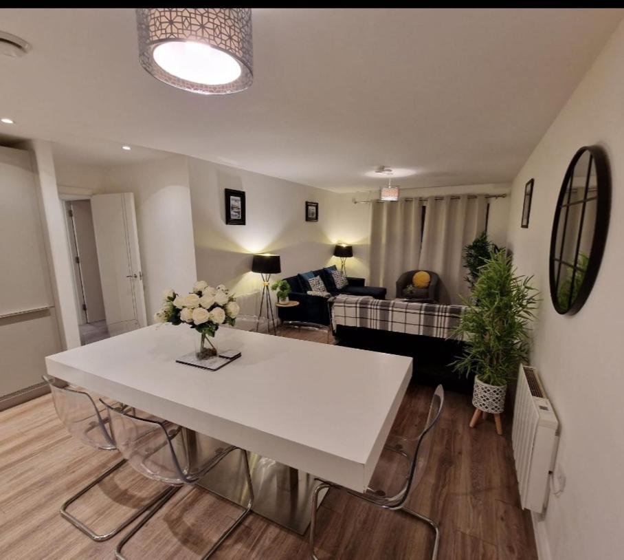 Modern Apartment, Sleeps 6, Belfast City Centre Exteriör bild